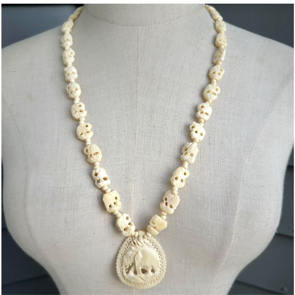 Mid Century Intricately Carved pendant Elephant Necklace